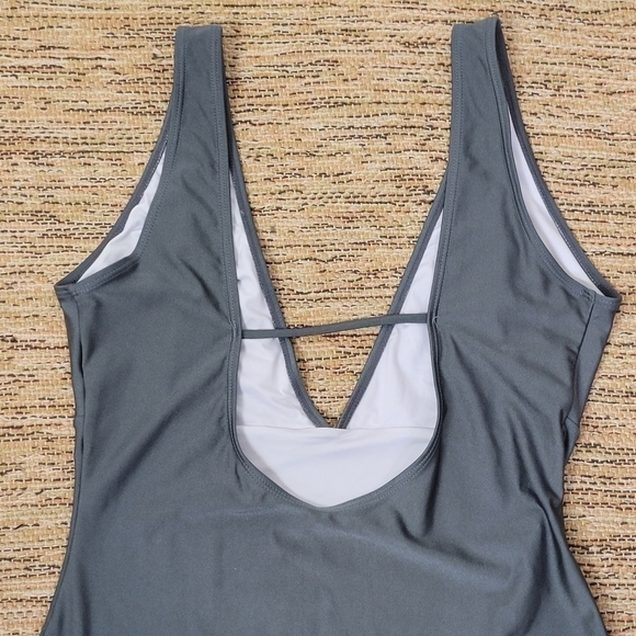 CUPSHE One Piece Swimsuit - Picture 2 of 11